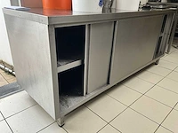 Rvs opbergkast voorzien van 2 schuifdeuren - afbeelding 2 van  4