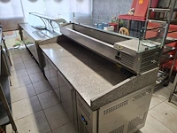 Rvs pizza gekoelde werkbank met 3 deuren en granieten werkblad + rvs saladette polar