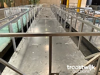 Rvs plateauwagen met balustrade - afbeelding 2 van  2