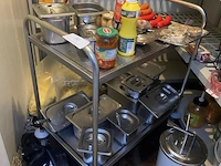 Rvs plateauwagentje met inhoud - afbeelding 1 van  5
