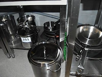 Rvs potten en pannen - afbeelding 1 van  2