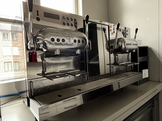 Rvs professionele nespresso koffiemachine - afbeelding 4 van  4