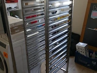 Rvs regaalwagen + houten stoepbord - afbeelding 1 van  4
