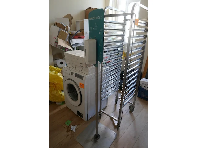 Rvs regaalwagen + houten stoepbord - afbeelding 2 van  4