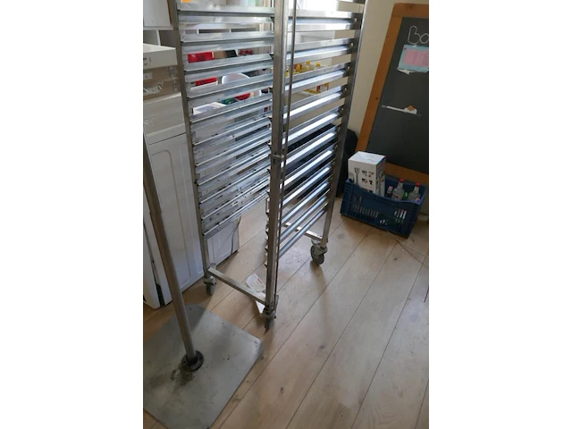 Rvs regaalwagen + houten stoepbord - afbeelding 3 van  4
