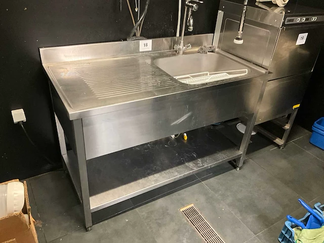 Rvs spoeltafel compleet met mengkraan, sproeier en zeepdispenser - afbeelding 2 van  5