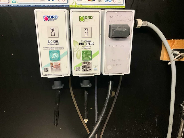 Rvs spoeltafel compleet met mengkraan, sproeier en zeepdispenser - afbeelding 5 van  5