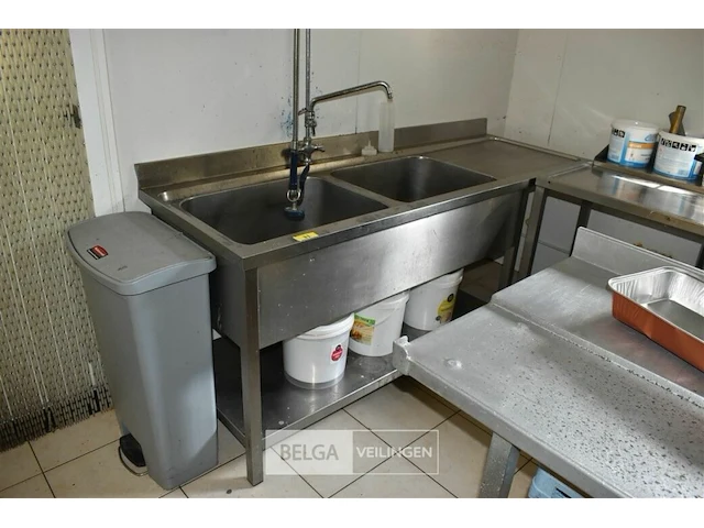 Rvs spoeltafel, dubbele spoelbak, meng- en douchekraan - afbeelding 1 van  1