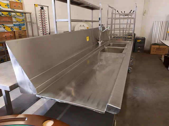 Rvs spoeltafel met kraan en dubbele spoelbak - afbeelding 2 van  5