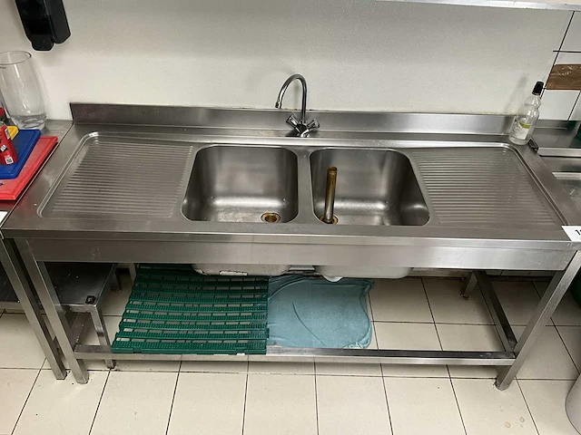 Rvs spoeltafel voorzien van 2 spoelbakken - afbeelding 1 van  4