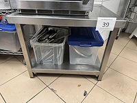 Rvs tafel + inhoud - afbeelding 1 van  3