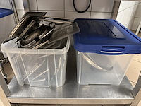 Rvs tafel + inhoud - afbeelding 2 van  3