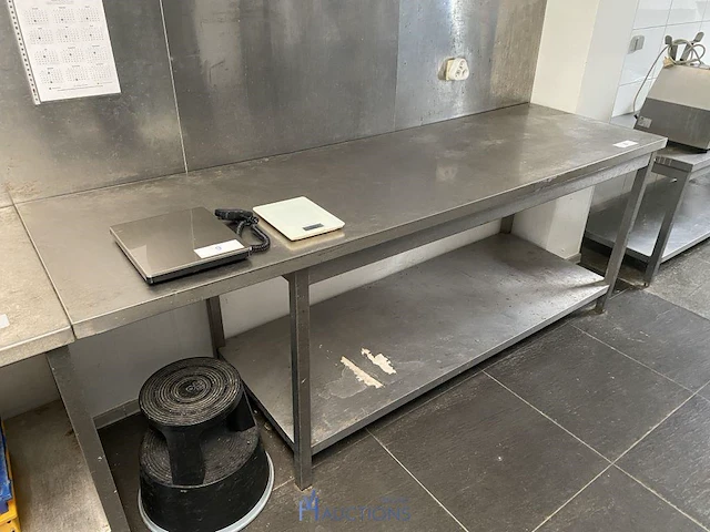 Rvs tafel - afbeelding 2 van  2
