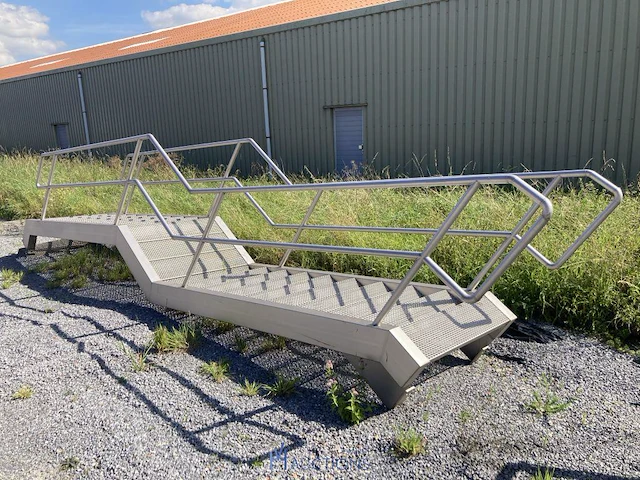 Rvs trap - afbeelding 1 van  2