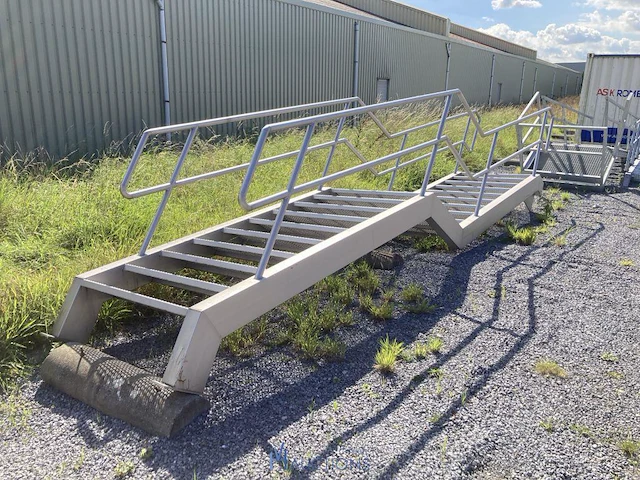 Rvs trap - afbeelding 2 van  2