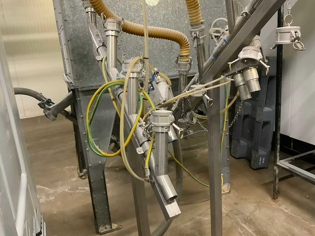 Rvs verdeelstation van granulaat - afbeelding 3 van  8