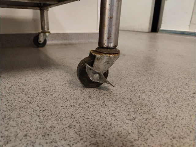 Rvs verrijdbare werktafel - afbeelding 2 van  5
