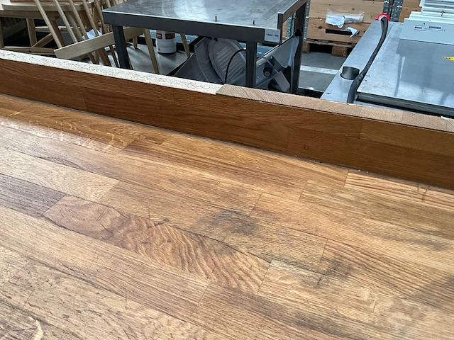 Rvs werkbank met houten bovenblad - afbeelding 5 van  7