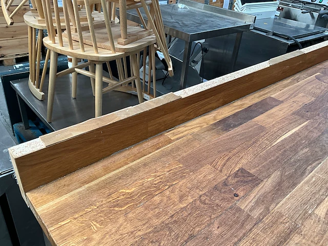 Rvs werkbank met houten bovenblad - afbeelding 6 van  7