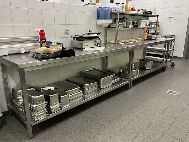 Rvs werktafel (2x) + hendi toaster - afbeelding 1 van  8