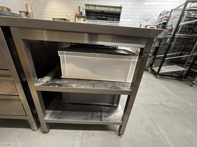 Rvs werktafel incl inhoud - afbeelding 2 van  3