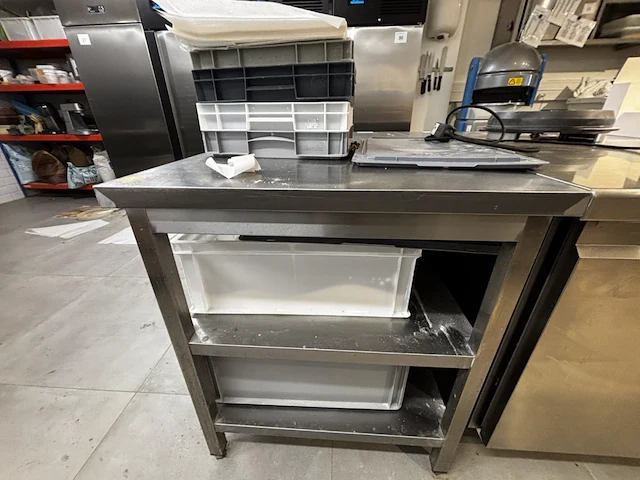 Rvs werktafel incl inhoud - afbeelding 3 van  3