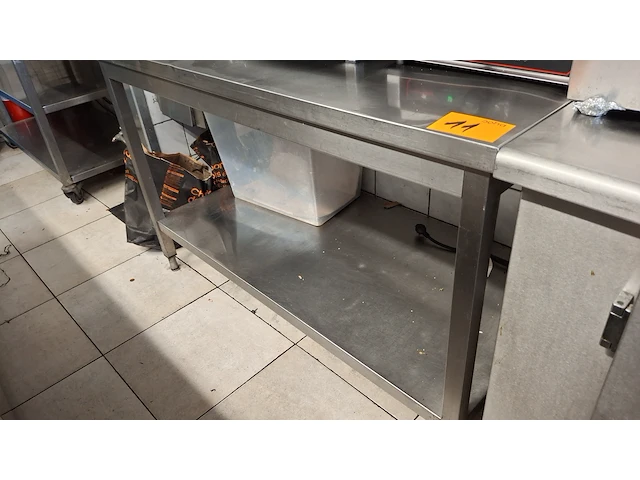 Rvs werktafel met bodemschap - afbeelding 2 van  4