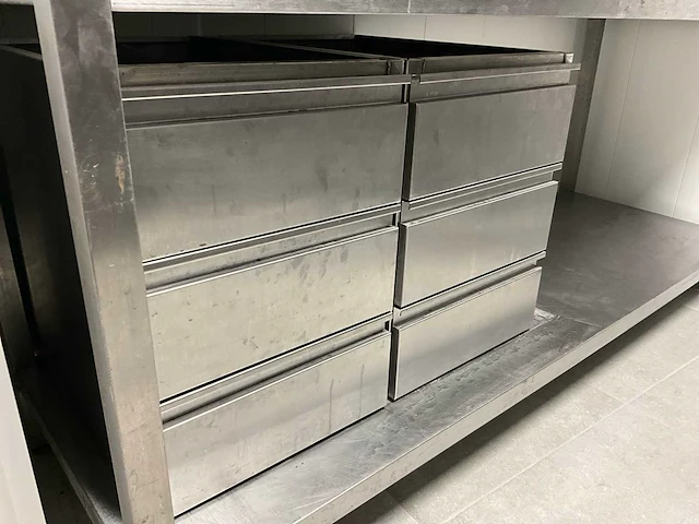 Rvs werktafel met chefrek en 2 ladenblokken - afbeelding 2 van  3