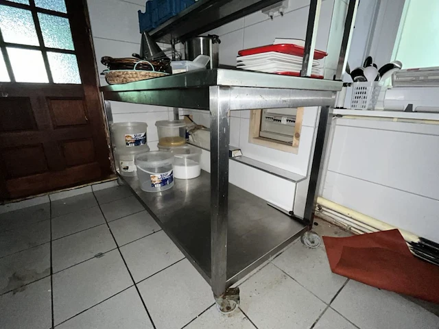 Rvs werktafel met rvs staanrek - afbeelding 2 van  5