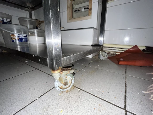 Rvs werktafel met rvs staanrek - afbeelding 3 van  5