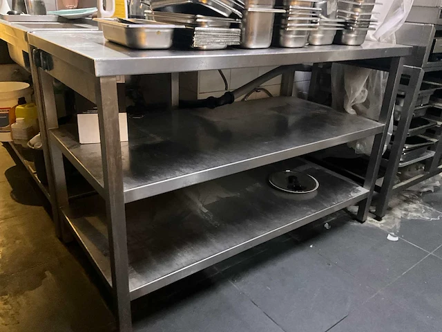 Rvs werktafel van plm. 140 x 70 x 89 cm hoog - afbeelding 3 van  6
