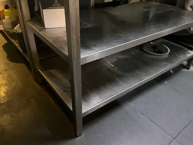 Rvs werktafel van plm. 140 x 70 x 89 cm hoog - afbeelding 4 van  6