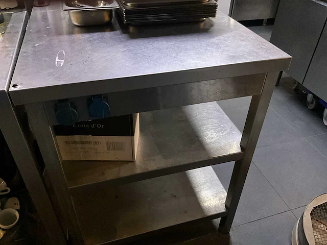 Rvs werktafel van plm. 140 x 70 x 89 cm hoog - afbeelding 5 van  6