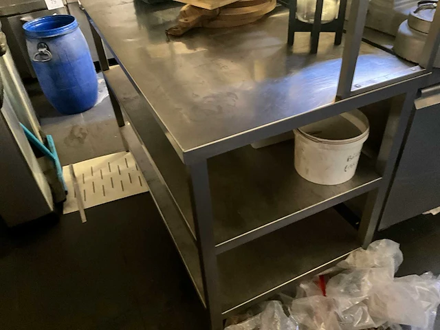 Rvs werktafel van plm. 140 x 70 x 90 cm hoog met opstand - afbeelding 4 van  7