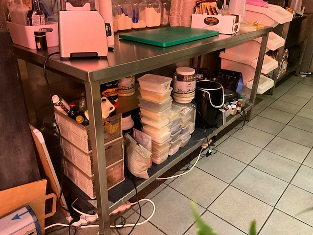 Rvs werktafel van plm. 190 x 70 x 90 cm hoog. - afbeelding 1 van  4