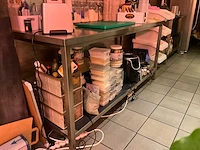 Rvs werktafel van plm. 190 x 70 x 90 cm hoog. - afbeelding 2 van  4