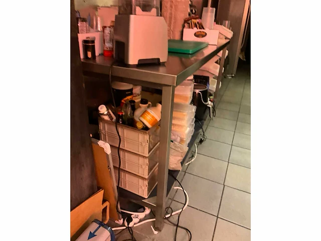 Rvs werktafel van plm. 190 x 70 x 90 cm hoog. - afbeelding 3 van  4