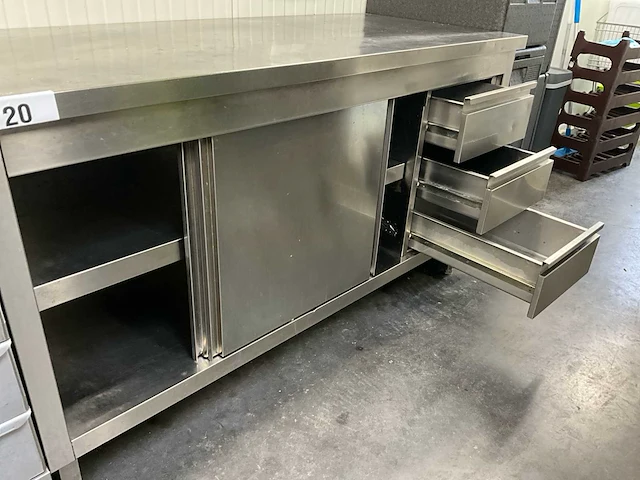 Rvs werktafel voorzien van 2 schuifdeuren en 3 laden - afbeelding 2 van  2