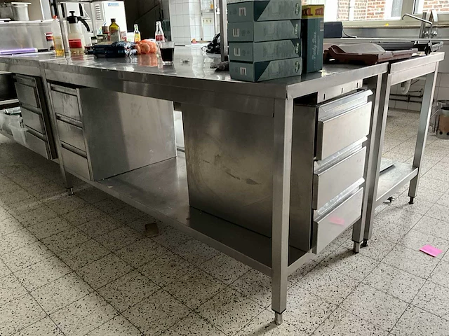 Rvs werktafel - afbeelding 1 van  3