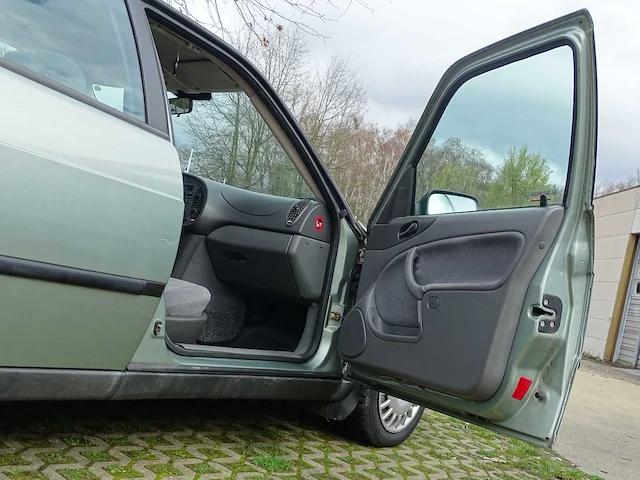 Saab 9-3 _ 2.0 automatic - afbeelding 10 van  53