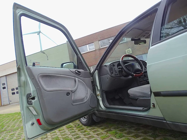 Saab 9-3 _ 2.0 automatic - afbeelding 26 van  53