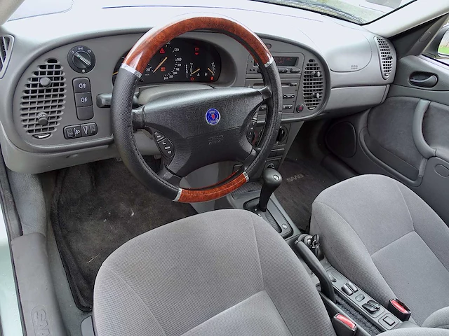 Saab 9-3 _ 2.0 automatic - afbeelding 27 van  53