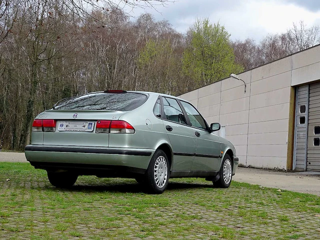 Saab 9-3 _ 2.0 automatic - afbeelding 34 van  53