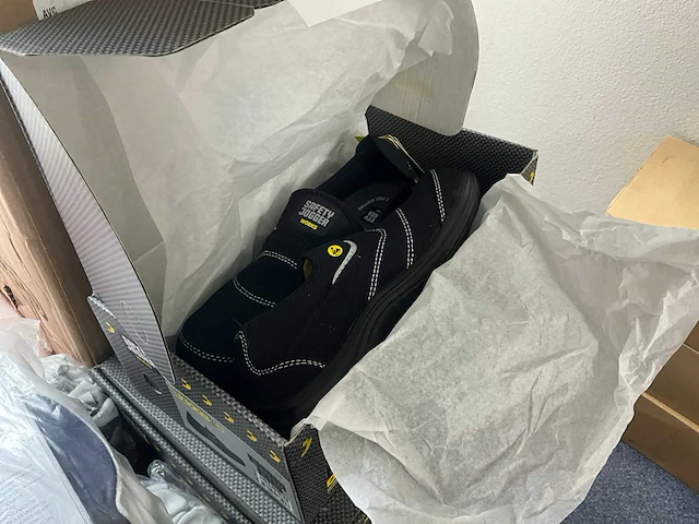 Safety jogger works + oxxa veiligheidsschoenen en handschoenen - afbeelding 5 van  5