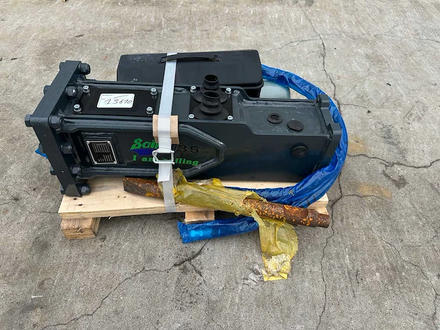 Sailing - 2025 - 35 - hydraulische hamer sailing35 - afbeelding 1 van  9