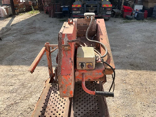 Saint gobain jumbo 651 steenzaagmachine - afbeelding 5 van  16