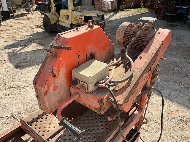 Saint gobain jumbo 651 steenzaagmachine - afbeelding 6 van  16