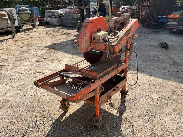Saint gobain jumbo 651 steenzaagmachine - afbeelding 12 van  16
