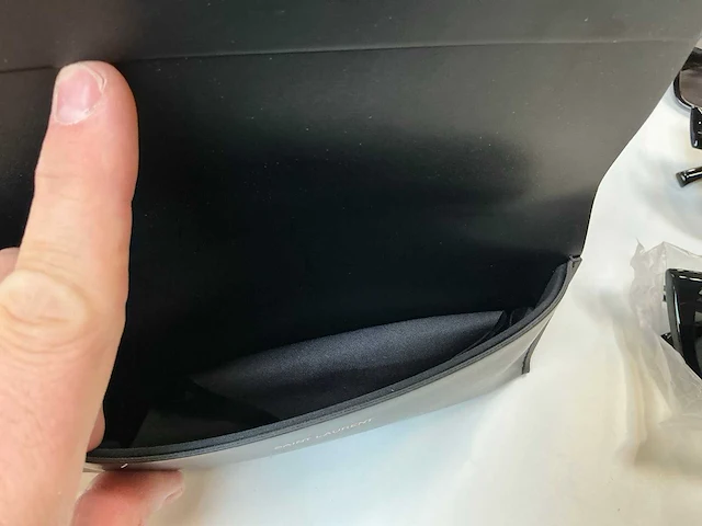 Saint laurent zonnebril (7x) - afbeelding 8 van  9