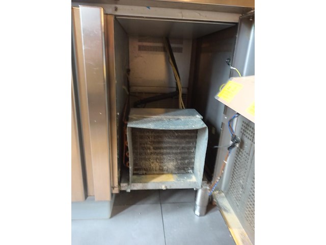 Salade werkbank met 3 deuren topcold - afbeelding 8 van  10